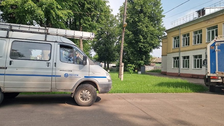 Главная картинка новости: В Карабанове восстановили электроснабжение водозабора после удара молнии