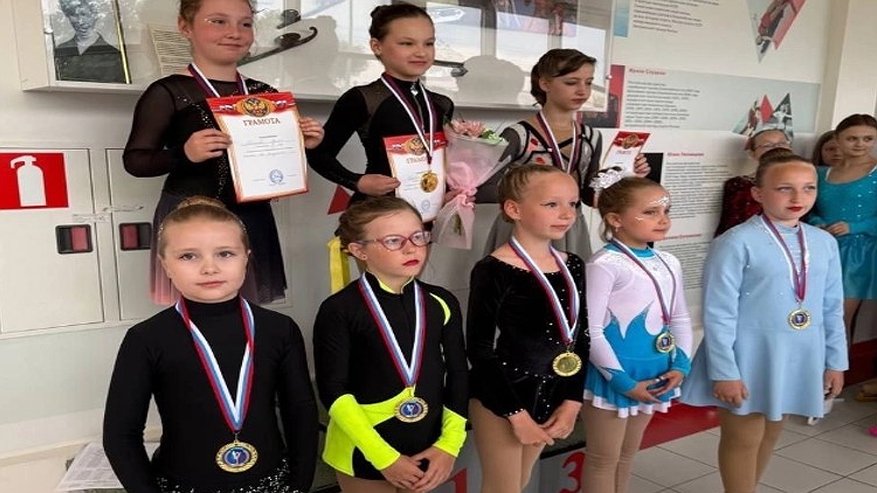 Главная картинка новости: Фигуристы из спортшколы №8 завоевали призовые места на соревнованиях во Владимире