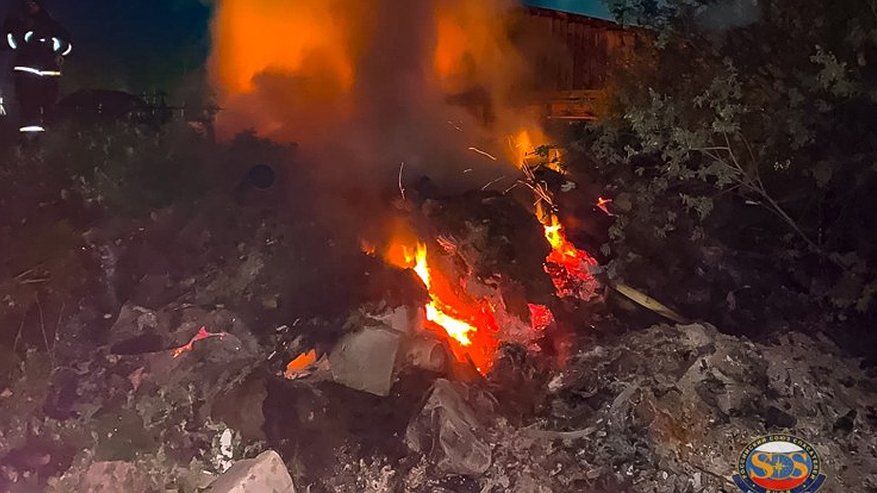 Главная картинка новости: В деревне Новая Быковка Камешковского района загорелся строительный мусор