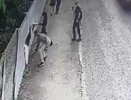 В Коврове разыскивают троих молодых людей за порчу городского баннера на улице