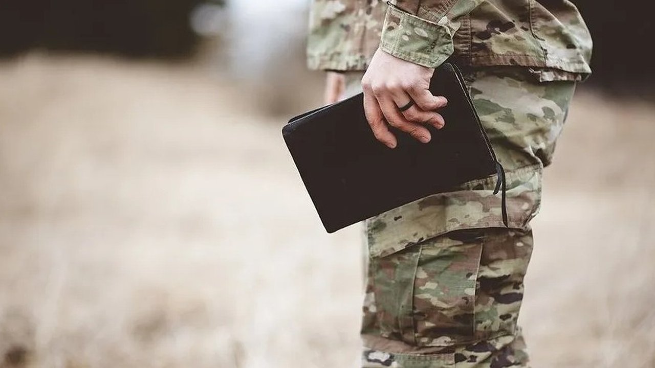 Главная картинка новости: Двое жителей региона вернулись домой из украинского плена