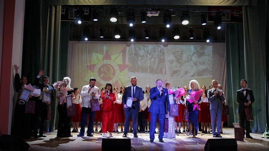 Главная картинка новости: Жители Александровского района побывали на патриотическом концерте в Кольчугино