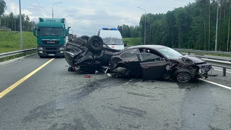 Главная картинка новости: В Судогодском районе на трассе в серьёзном ДТП столкнулись два автомобиля