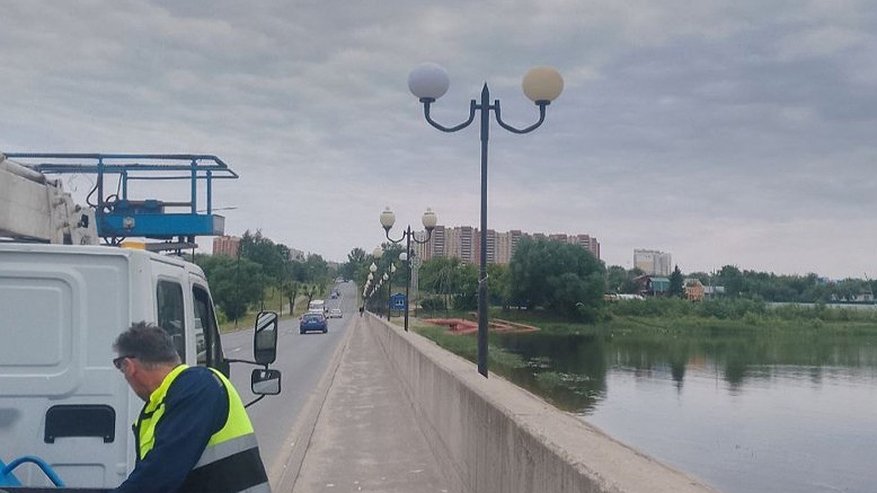 Главная картинка новости: Во Владимире устранили неполадки уличного освещения в нескольких районах города