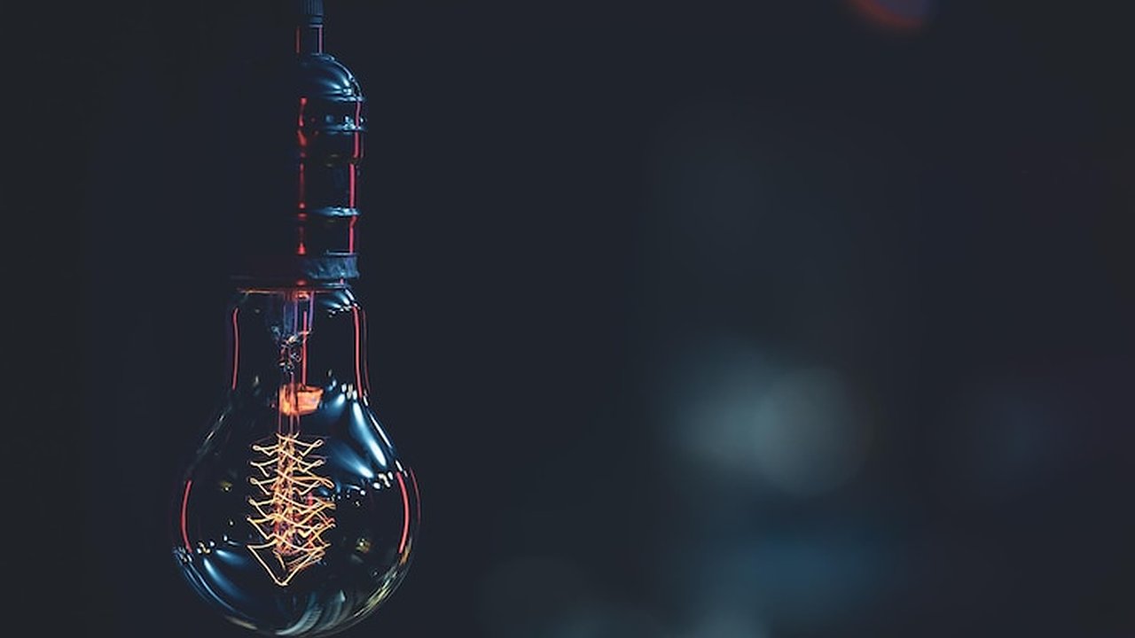 Главная картинка новости: Лишь суд заставил энергетическую компанию провести электричеством в гараж кольчугинца