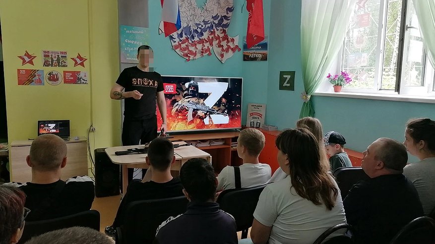 Главная картинка новости: Ветеран СВО встретился с членами молодежного клуба «Тимуровец» Владимирской области