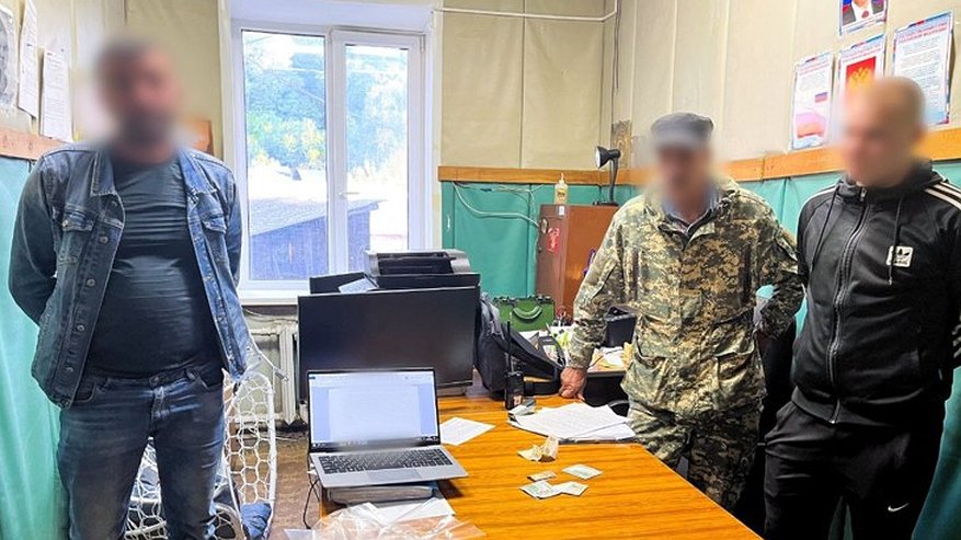 Главная картинка новости: В Гороховце иностранца будут судить за попытку подкупить полицейского