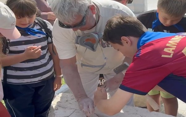 Во Владимире продолжается фестиваль скульптуры с мастер-классами для школьников