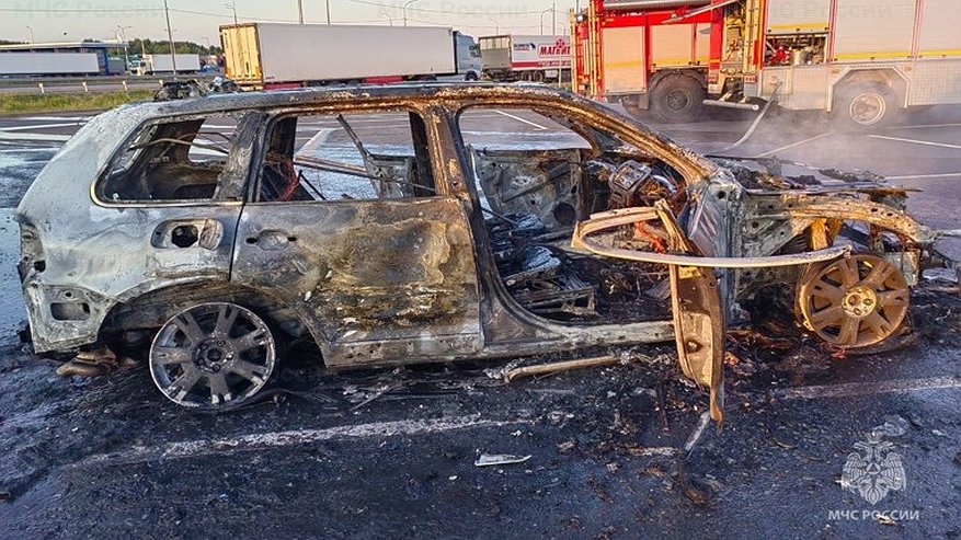 Главная картинка новости: На трассе М-12 под Муромом пожар уничтожил легковой автомобиль
