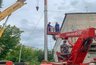 Миниатюра новости: В Коврове спасатели помогли теплоэнергетикам разобрать 30-метровую трубу дымохода
