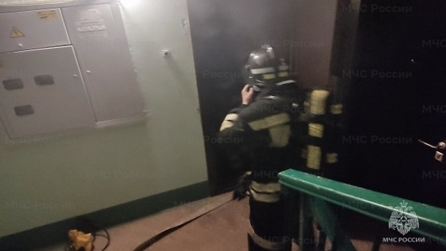 Главная картинка новости: Ночью во Владимире загорелась квартира в доме на Суздальском проспекте