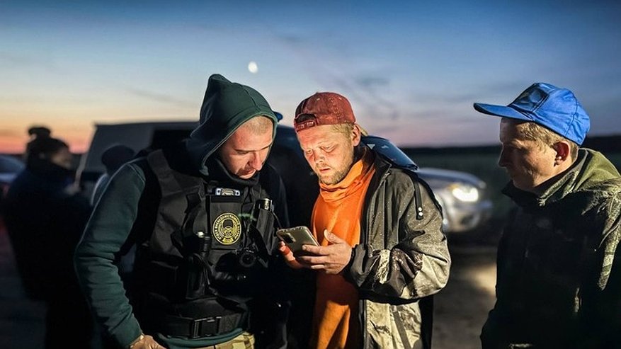 Главная картинка новости: В лесу Селивановского района нашли пропавшего пожилого мужчину