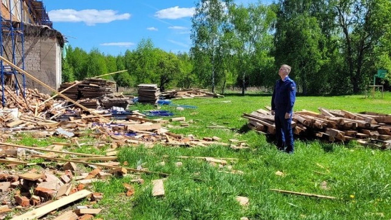 Главная картинка новости: В Камешковском районе подрядчик затянул ремонт школы за 67 миллионов рублей