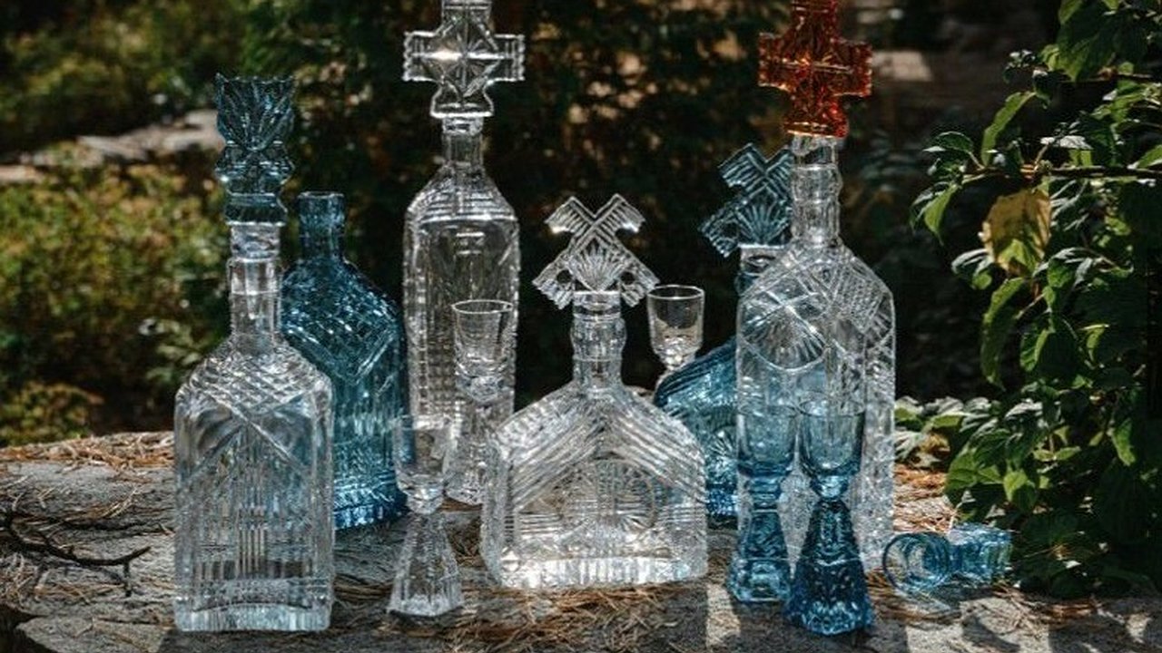 Главная картинка новости: Сервиз «Терем» из Гусь-Хрустального признали одной из лучших коллабораций