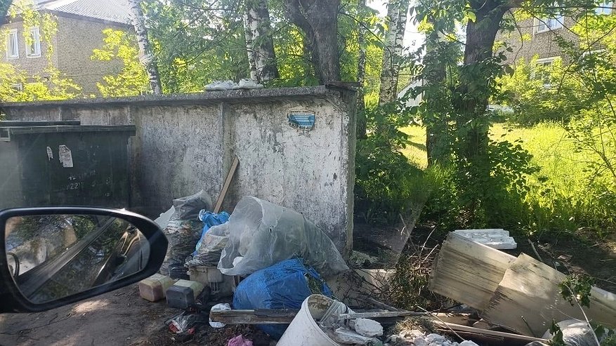 Главная картинка новости: В Юрьев-Польском обнаружили беспорядок на мусорных площадках