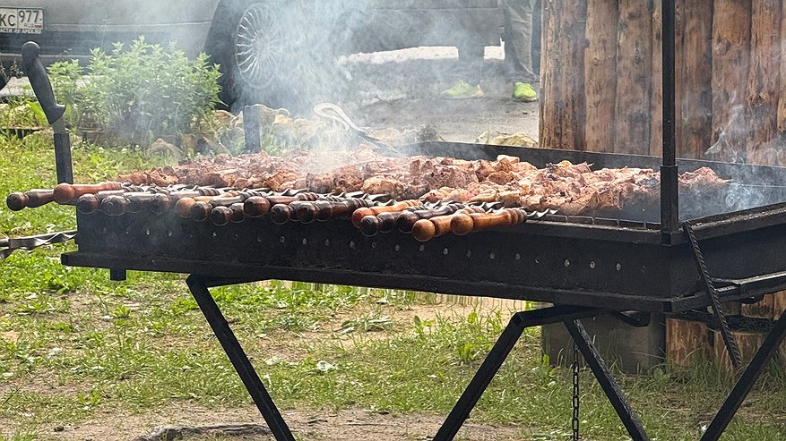 Главная картинка новости: Вот как грузины маринуют мясо для шашлыка - забудьте об уксусе, майонезе и соевом соусе. Мясо просто тает во рту
