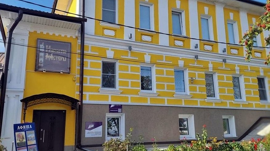 Главная картинка новости: В Мстёре открылась выставка икон к 80-летию художественного музея