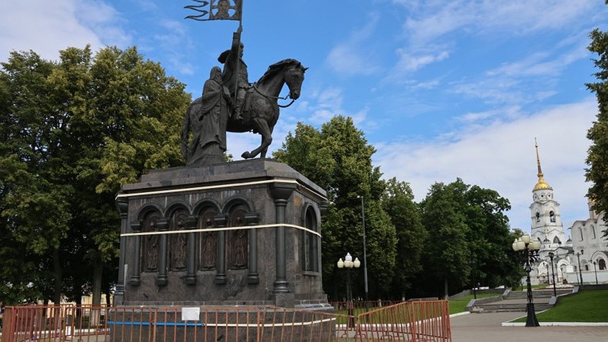 Главная картинка новости: В областном центре началась реставрация памятника Князю Владимиру