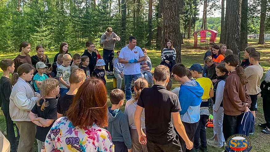 Главная картинка новости: В лагере «Дружба» под Камешково спасатели провели урок безопасности для детей