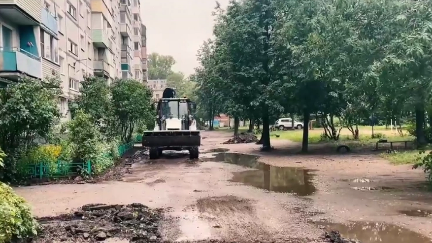 Главная картинка новости: В Александрове стартовали работы по обустройству 8 из 18 дворов