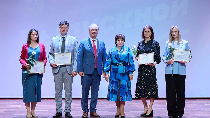 Главная картинка новости: Около 670 студентов у ВлГУ успешно окончили вуз в этом году
