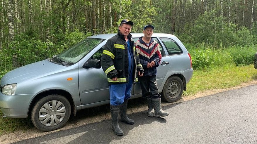 Главная картинка новости: В Камешковском районе спасатели нашли потерявшегося в лесу пожилого мужчину