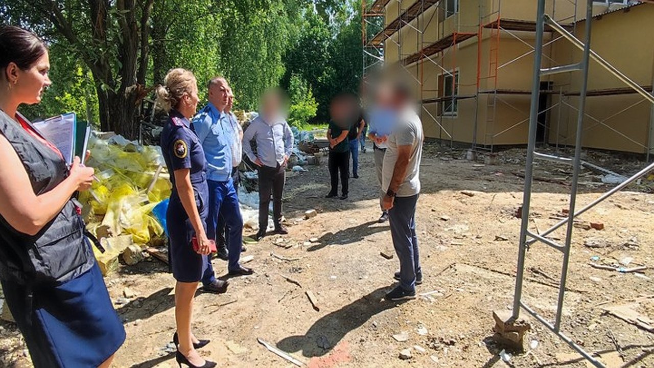 Главная картинка новости: Директор фирмы из Петербурга задержан за мошенничество при ремонте школы в Вязниках