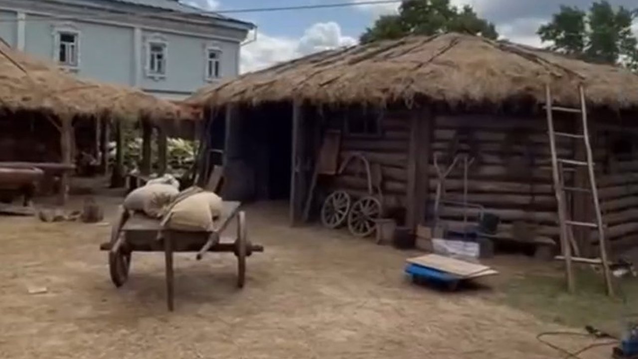 Главная картинка новости: В Киржачском районе снимают исторический сериал с известными российскими актёрами
