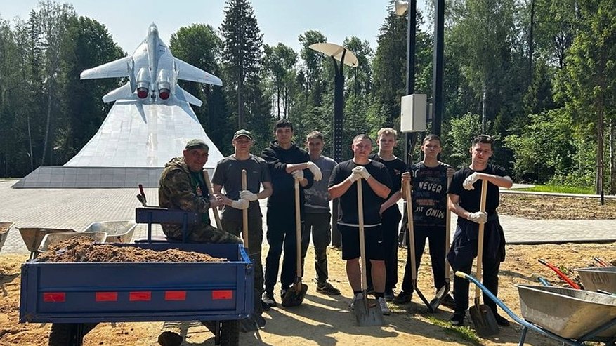Главная картинка новости: Мемориал памяти Гагарина и Серёгина начали благоустраивать в Киржачском районе