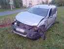 Ночью во Владимире опрокинулась легковушка на клумбу у жилого комплекса «МИР»