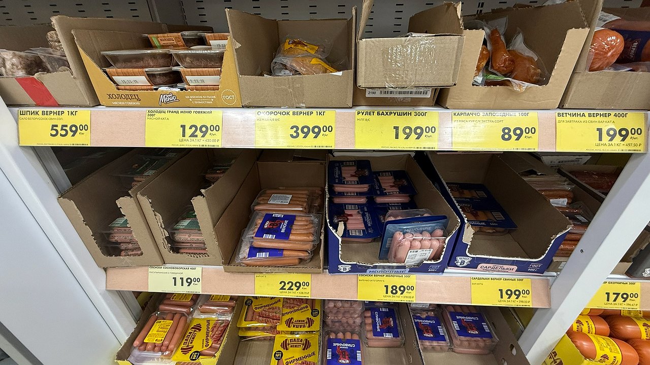 Главная картинка новости: Смело берите по 3 палки: Роскачество назвало лучшие марки колбасы: там чистое мясо – можно смело покупать