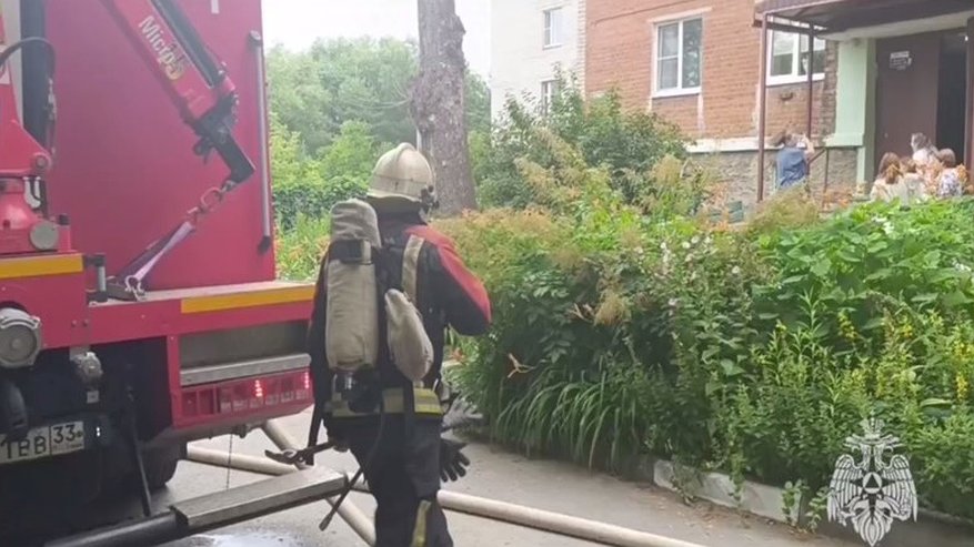 Главная картинка новости: Во Владимире при пожаре в многоквартирном доме погиб мужчина