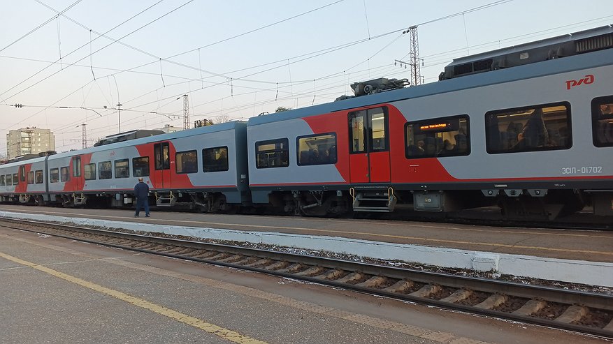 Главная картинка новости: Первый раз путешествие в купейном вагоне оказалось хуже, чем в плацкарте: вот какие нюансы есть у поезда "Адлер-Москва"