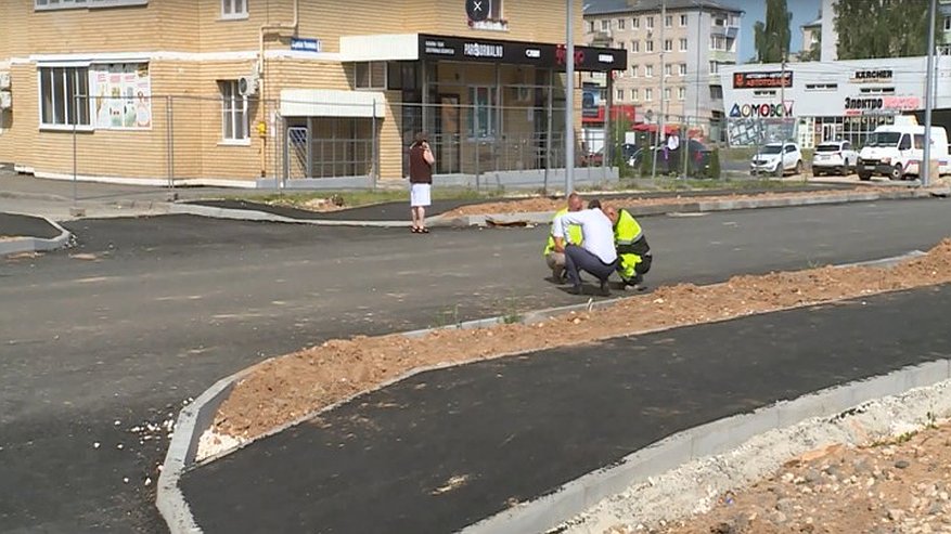 Главная картинка новости: В Коврове завершают ремонт дороги на улице Маршала Устинова