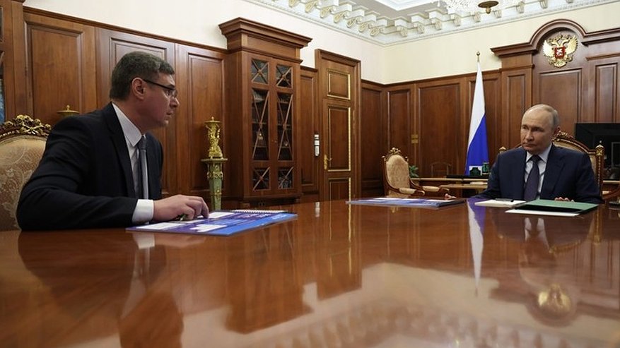 Главная картинка новости: Александр Авдеев доложил Владимиру Путину о делах в регионе
