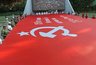 Миниатюра новости: Участники автопробега «Дорогой отцов» развернули Знамя Победы во Владимире