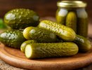 Соленые огурцы без уксуса и сахара — и даже без подвала: хрустим ими всю зиму, рассол — просто сказка