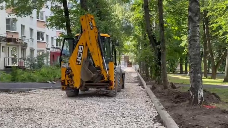 Главная картинка новости: На улице Горького во Владимире начали благоустройство дворов и тротуаров