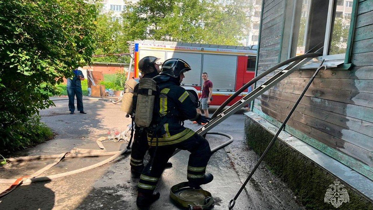 Главная картинка новости: Во Владимире при пожаре в многоэтажке спасли двух человек и эвакуировали ещё семерых