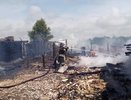 В Меленковском районе пожар охватил жилой дом с хозпостройками