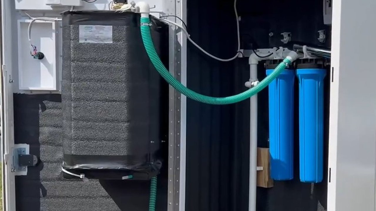 Главная картинка новости: Во Владимире у родника возле ДДЮТ установили водомат