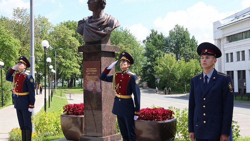 Главная картинка новости: Во Владимире торжественно открыли бюст первому следователю в истории России