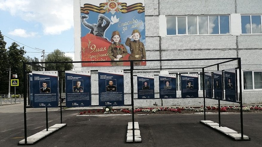 Главная картинка новости: Фотовыставка о подвигах российских бойцов открылась в Селивановском районе