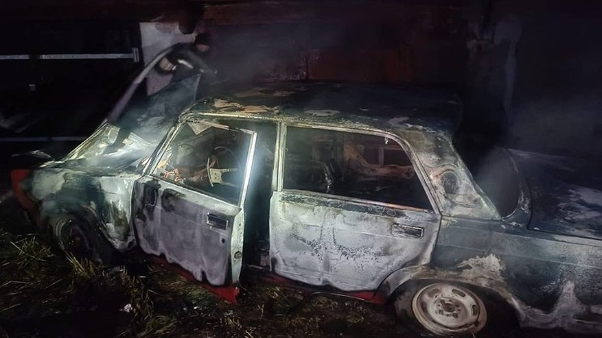 Главная картинка новости: В Карабанове пожар полностью уничтожил легковой автомобиль