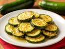 Хрустящие кабачки в панировке из чеснока: вкусно, а времени занимает совсем мало — про мясо напрочь забудете