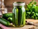 Огурцы на зиму закрываю только так - не остается даже рассола. Все, кто пробует, умоляют дать рецепт - лучшие хрустящие огурчики