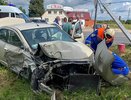 В Камешковском районе столкнулись два автомобиля и повредили опору освещения