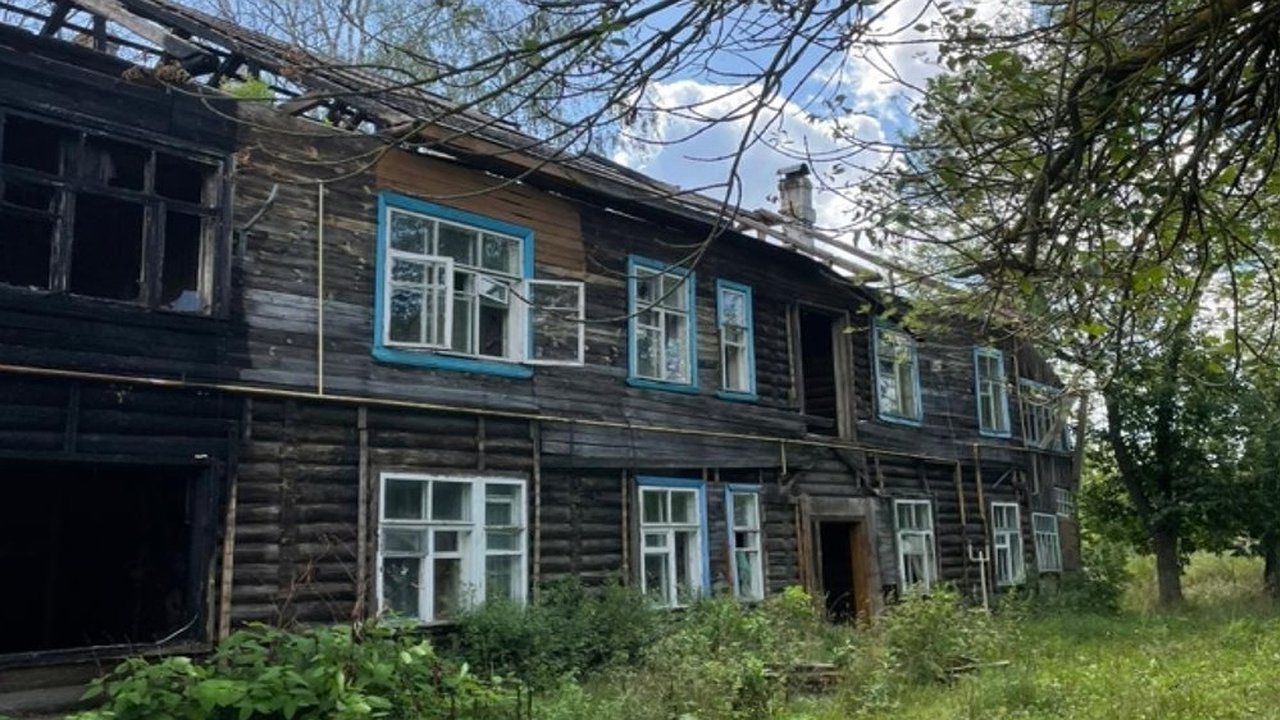 Главная картинка новости: В посёлке Красная Горбатка снесли аварийный дом на Красноармейской улице