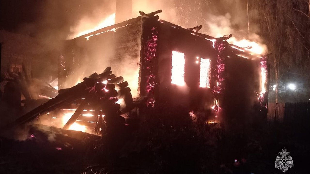 Главная картинка новости: В Александровском районе при пожаре в жилом доме погибла женщина