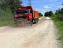 На грунтовых и щебёночных дорогах Владимирской области начались работы по обеспыливанию